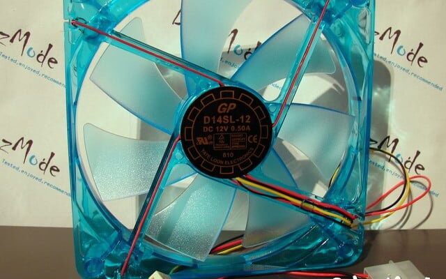 Slow Speed 140mm fan Blue w/ LED Yate Loon1000RPM