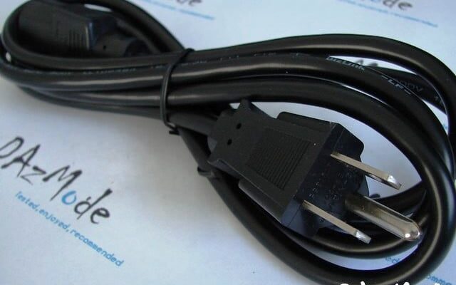 Standard computer power cord (black