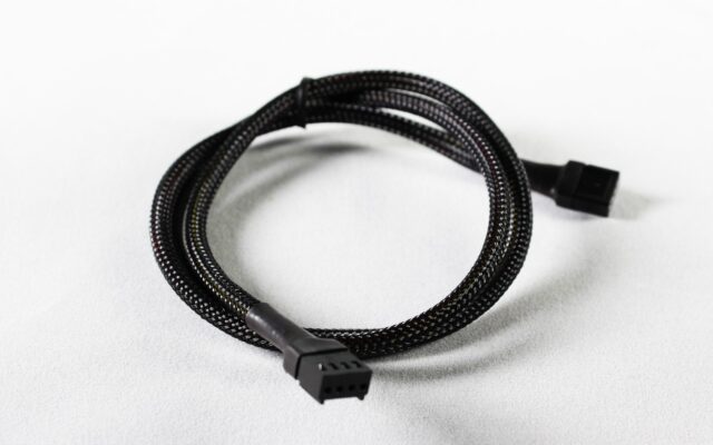 4-Pin 70cm (27") FEMALE PWM fan and Aquabus Sleeved Cable - Jet Black
