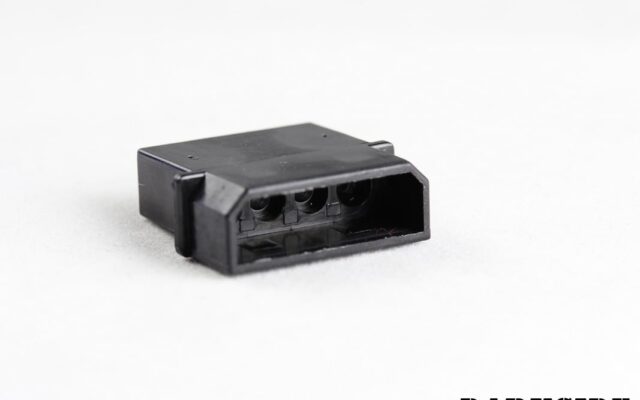 4-pin Male MOLEX Connector -Black